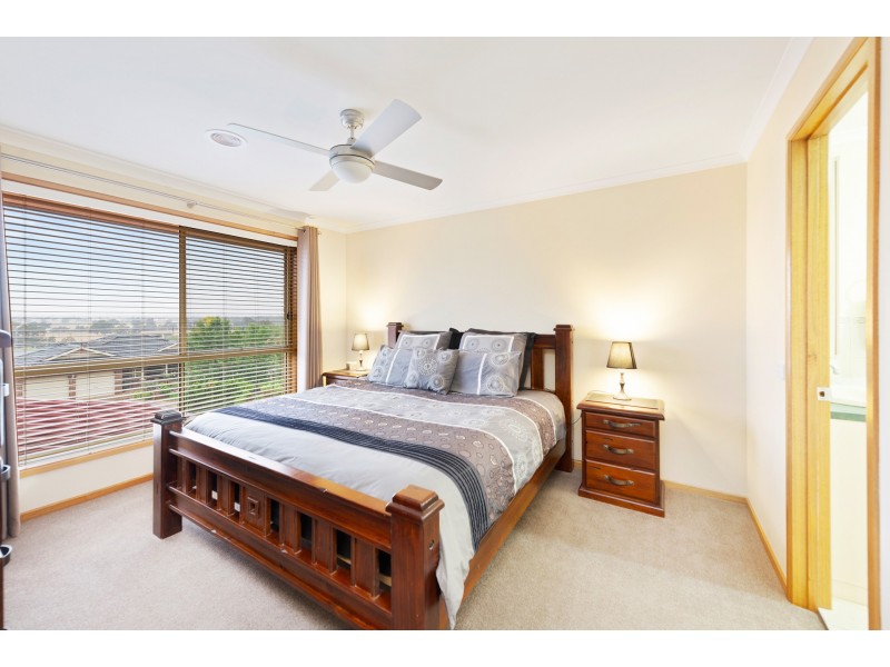 4 Keane Place, Kooringal NSW 2650