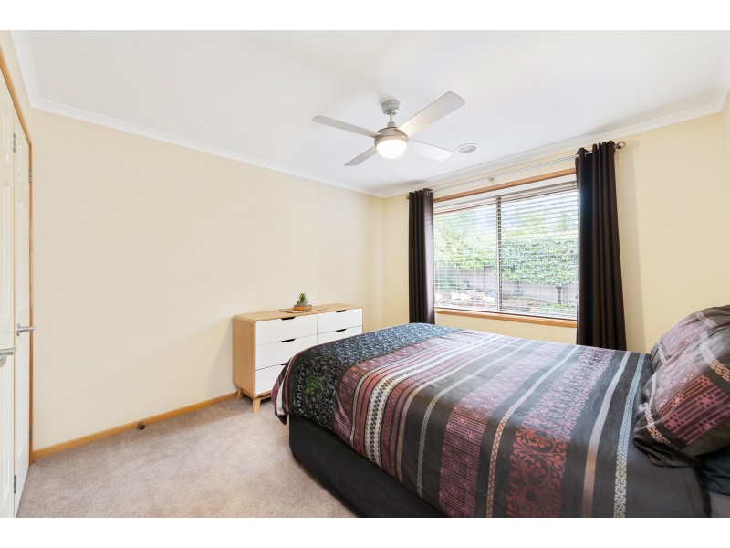 4 Keane Place, Kooringal NSW 2650