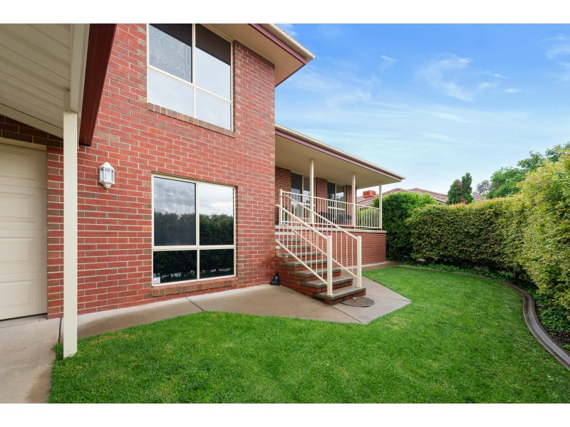 4 Keane Place, Kooringal NSW 2650