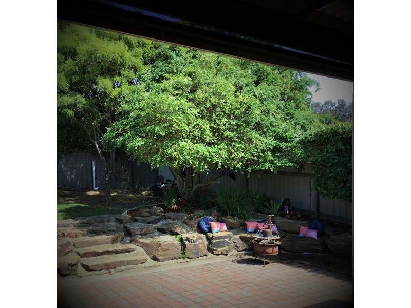 4 Keane Place, Kooringal NSW 2650