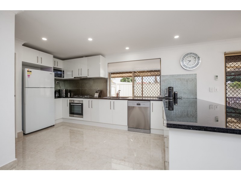 17 Hove Place, Warnbro WA 6169