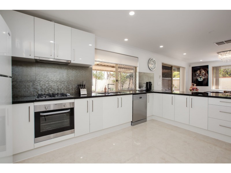 17 Hove Place, Warnbro WA 6169