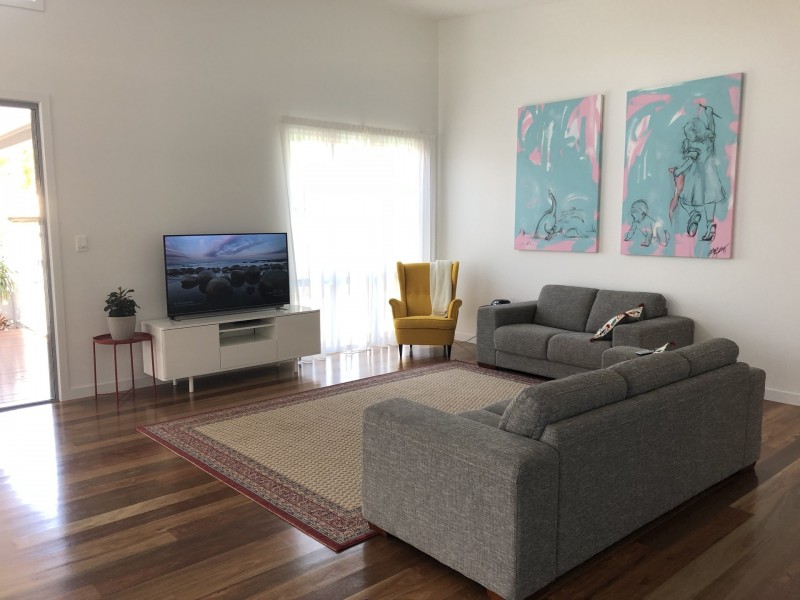 58 Poinciana Boulevard, Broadbeach Waters QLD 4218