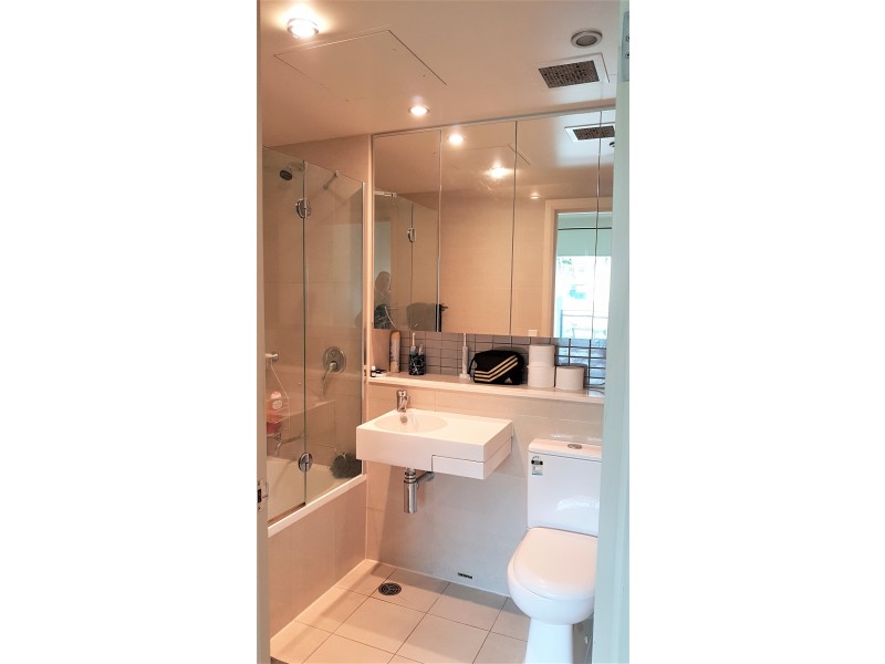 2/11 Bay Drive, Meadowbank NSW 2114