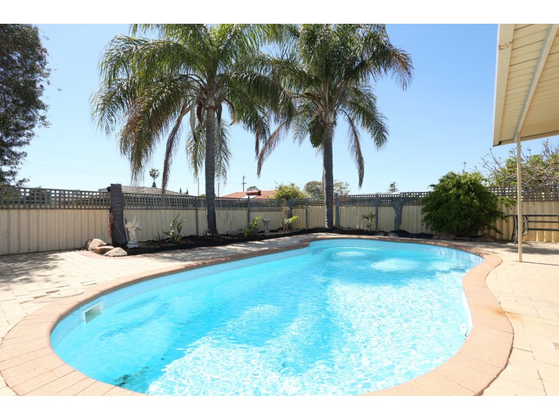 8 Peron Close, Cooloongup WA 6168