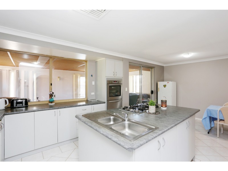 8 Peron Close, Cooloongup WA 6168