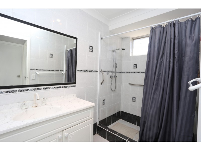 8 Peron Close, Cooloongup WA 6168