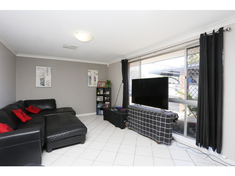 8 Peron Close, Cooloongup WA 6168