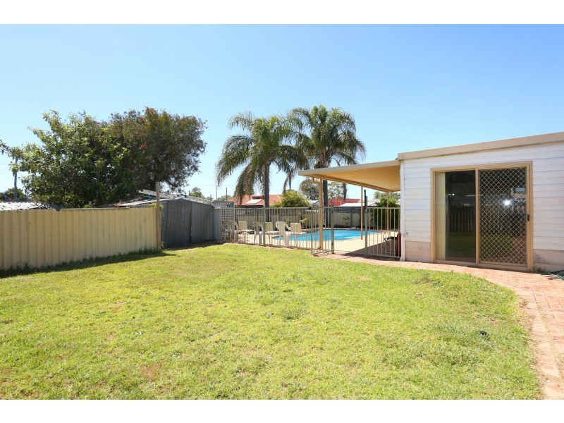 8 Peron Close, Cooloongup WA 6168