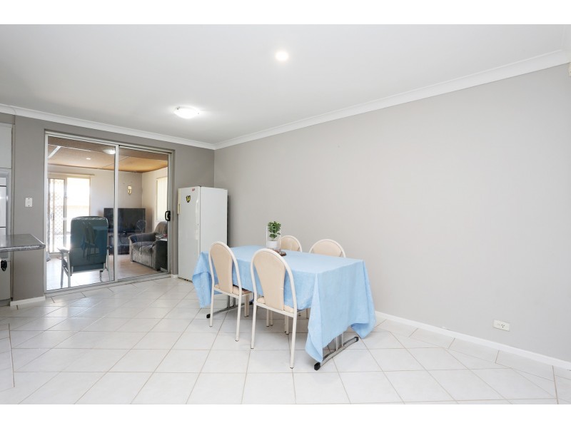 8 Peron Close, Cooloongup WA 6168