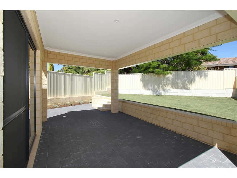 86 Mullaloo Drive, Kallaroo WA 6025