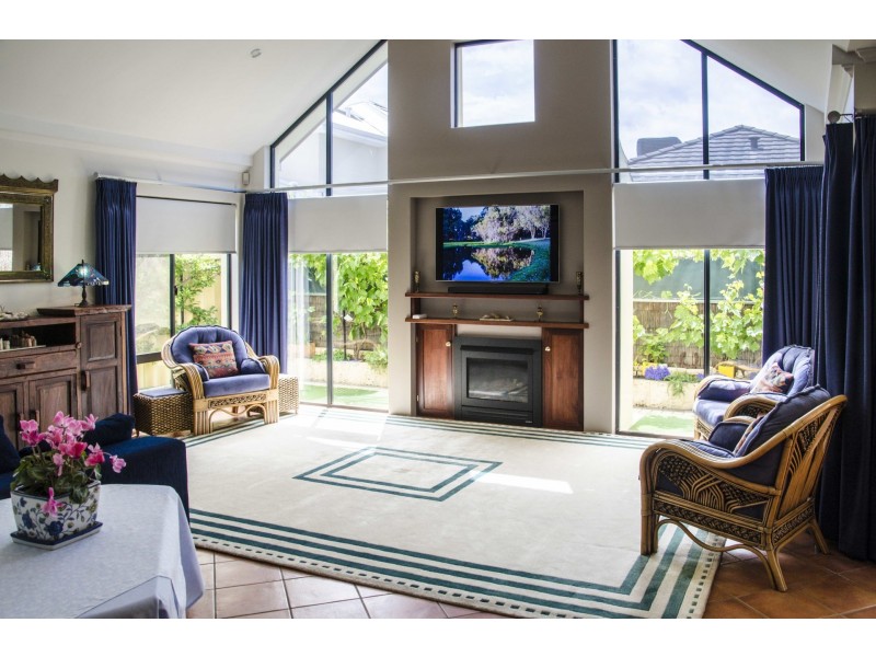 35 Hinkler Loop, Maylands WA 6051