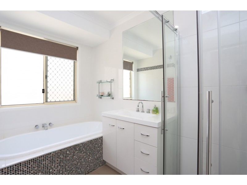 5 Nottinghill Place, Oxenford QLD 4210