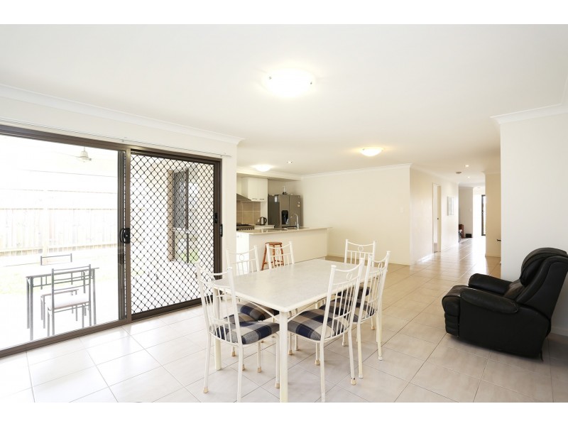 42 Carlingford Circuit, Warner QLD 4500