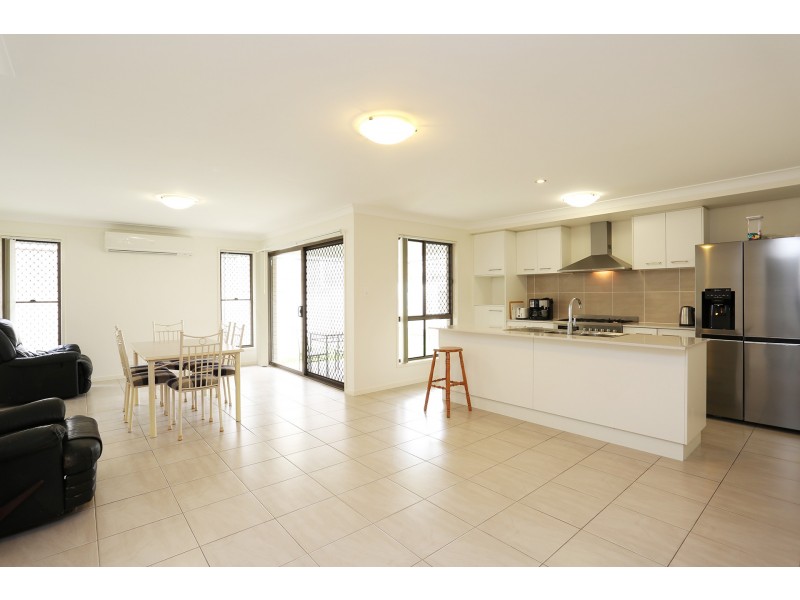 42 Carlingford Circuit, Warner QLD 4500