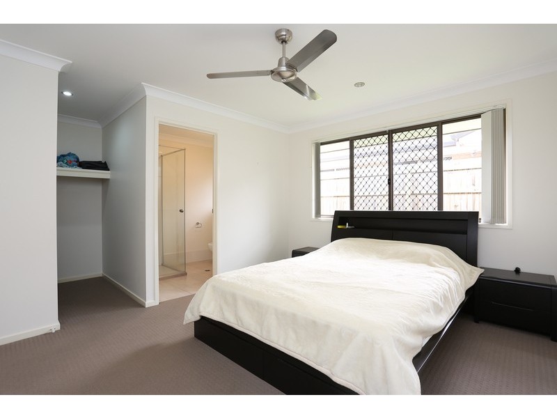 42 Carlingford Circuit, Warner QLD 4500