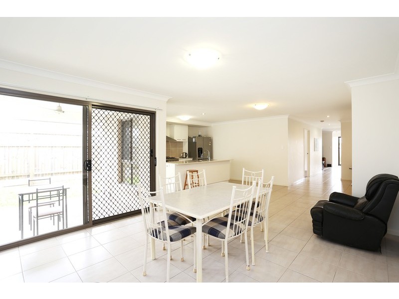 42 Carlingford Circuit, Warner QLD 4500