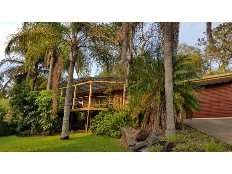 4 Design Place, Highland Park QLD 4211