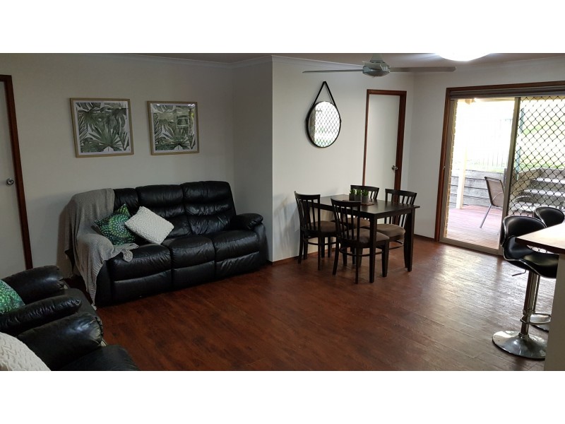 4 Design Place, Highland Park QLD 4211