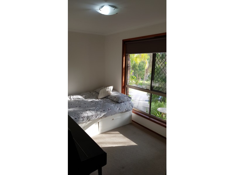 4 Design Place, Highland Park QLD 4211