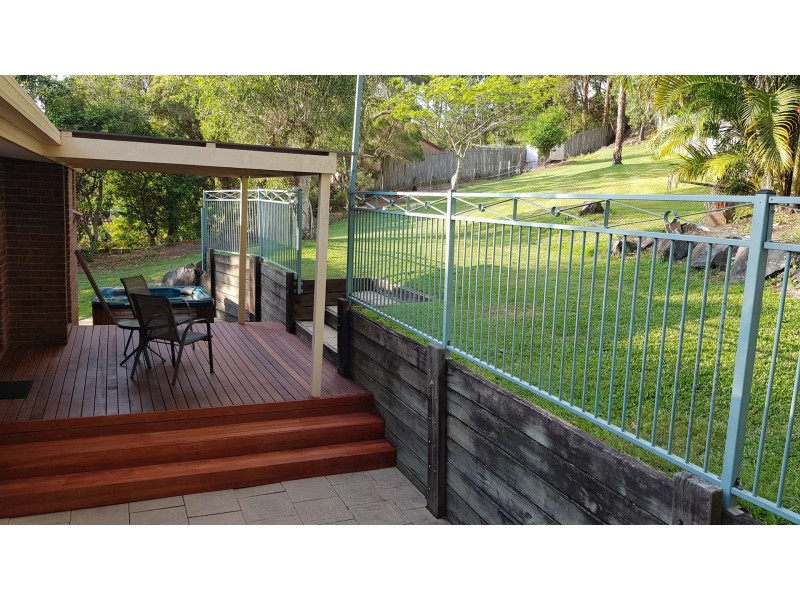 4 Design Place, Highland Park QLD 4211