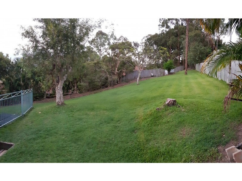 4 Design Place, Highland Park QLD 4211