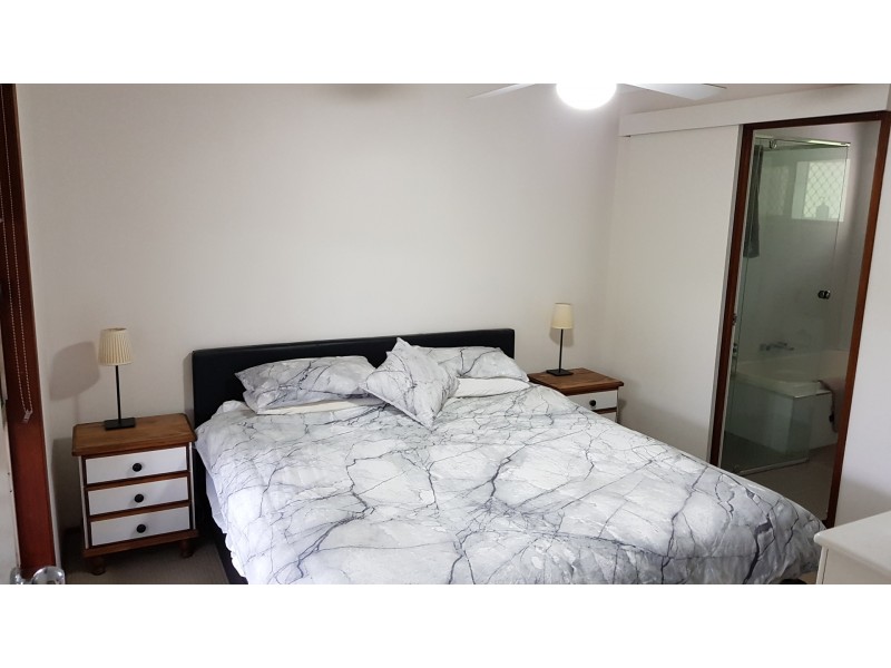 4 Design Place, Highland Park QLD 4211