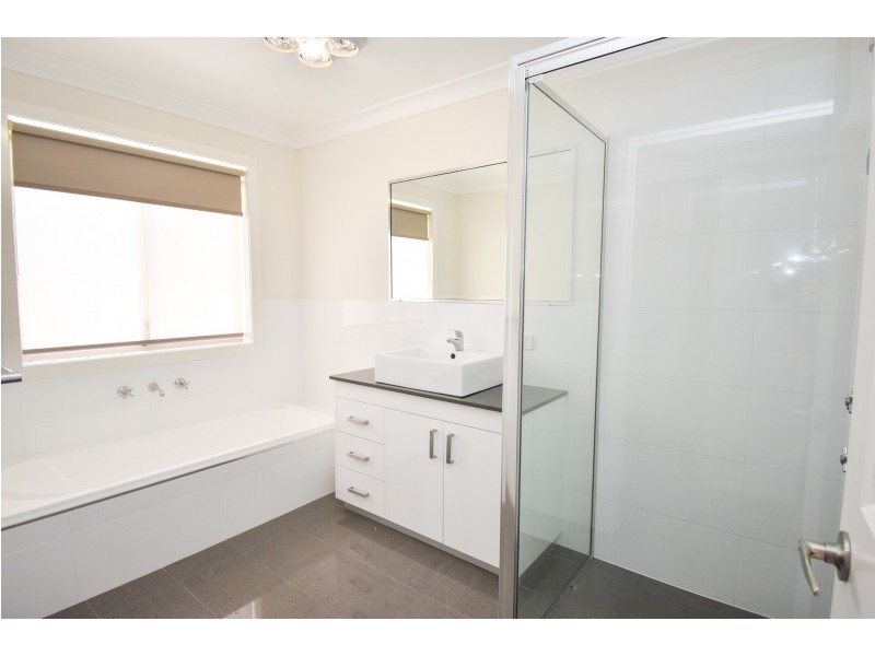 7 Downey Cres, Orange NSW 2800