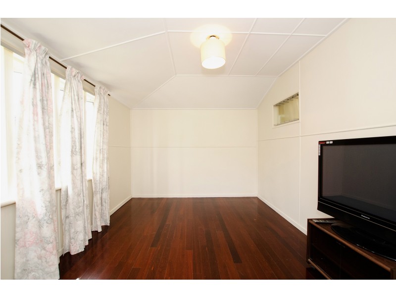 2 Fisher Street, West Gladstone QLD 4680
