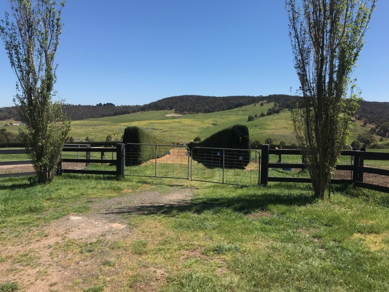 518-520 Benson Road, Toolern Vale VIC 3337