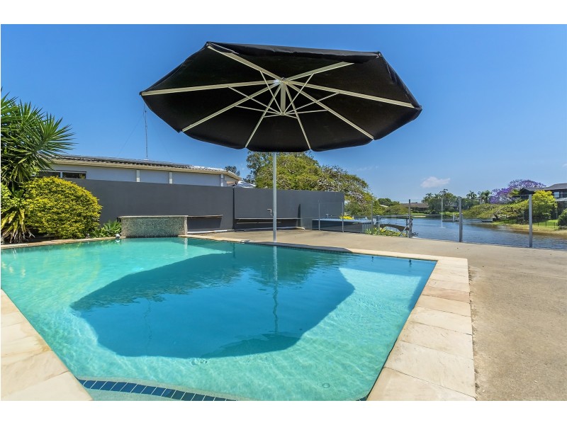 9 Huon Street, Broadbeach Waters QLD 4218