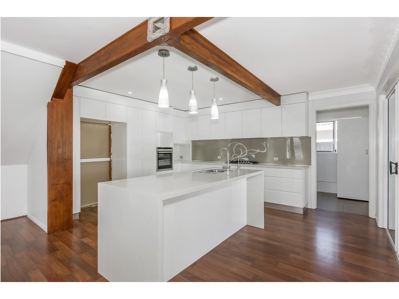 9 Huon Street, Broadbeach Waters QLD 4218