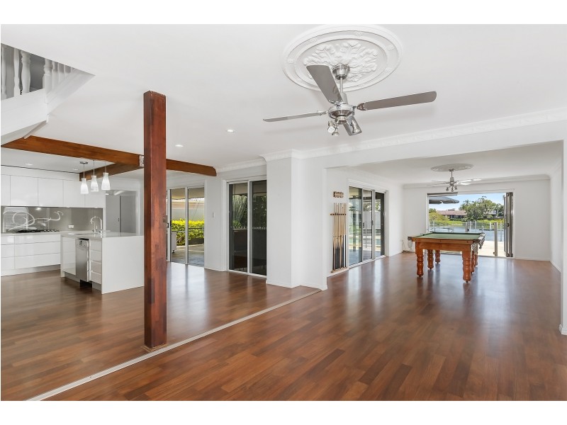 9 Huon Street, Broadbeach Waters QLD 4218