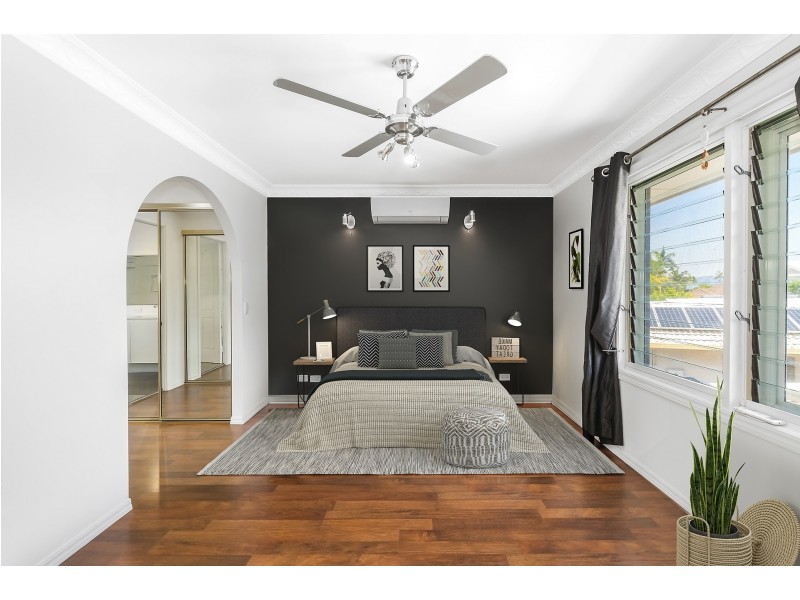 9 Huon Street, Broadbeach Waters QLD 4218