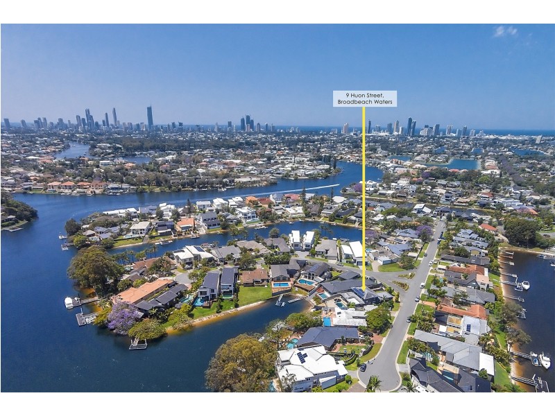9 Huon Street, Broadbeach Waters QLD 4218