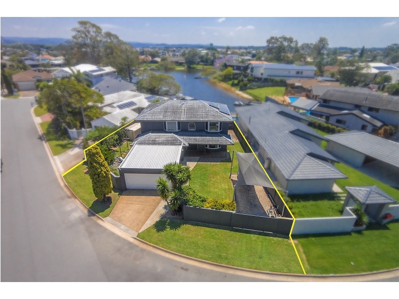 9 Huon Street, Broadbeach Waters QLD 4218