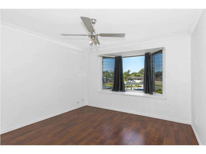 9 Huon Street, Broadbeach Waters QLD 4218