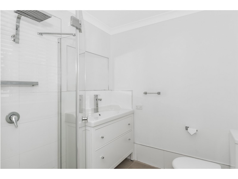 9 Huon Street, Broadbeach Waters QLD 4218