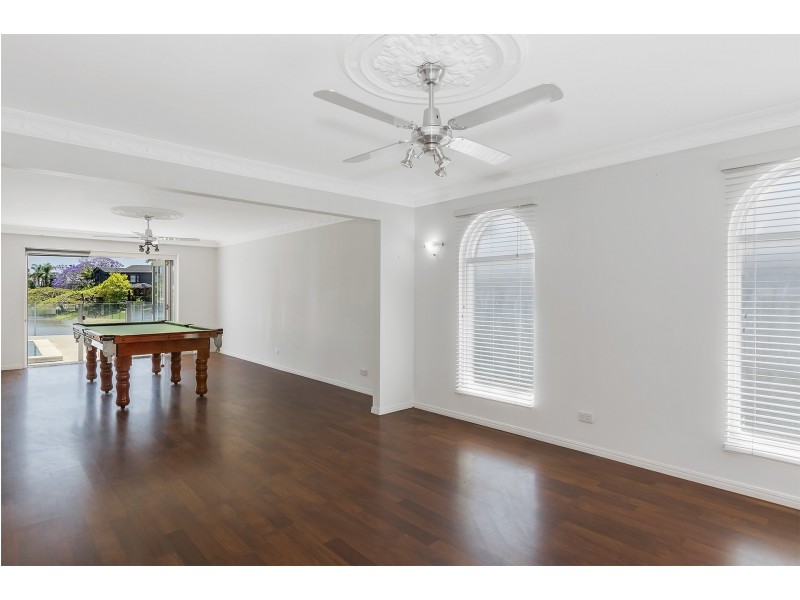 9 Huon Street, Broadbeach Waters QLD 4218