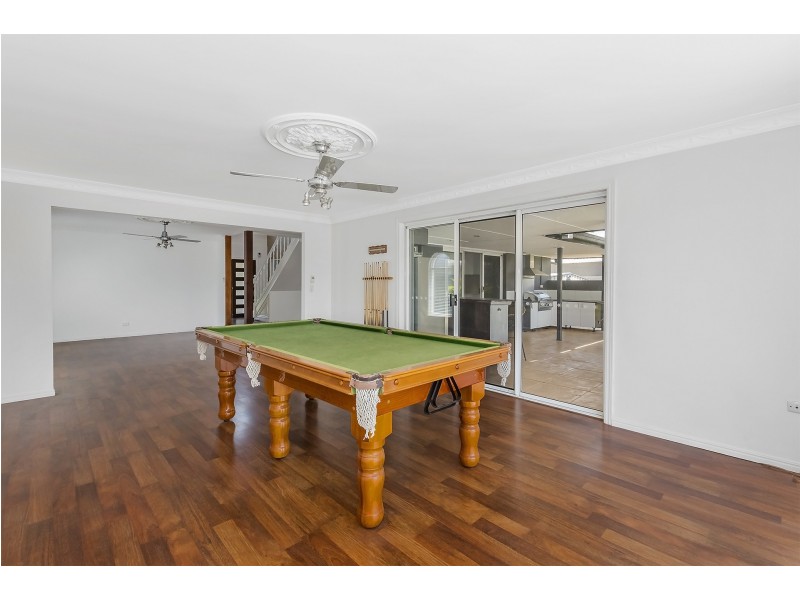 9 Huon Street, Broadbeach Waters QLD 4218