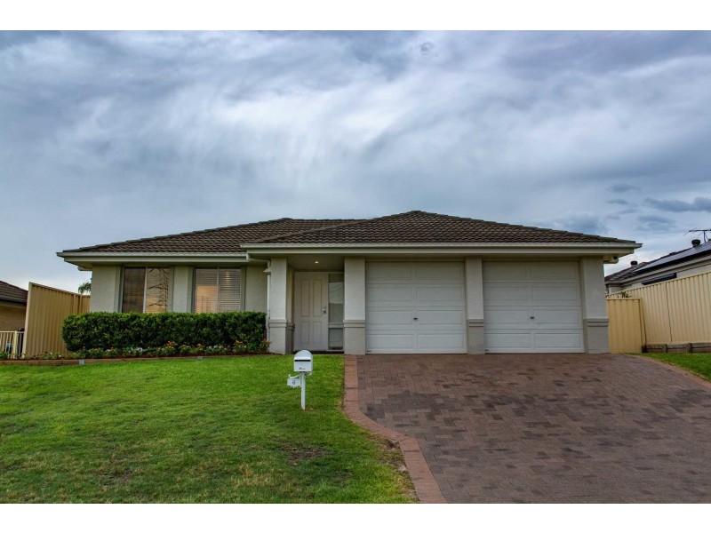 8 Lakeaire Circuit, Cameron Park NSW 2285