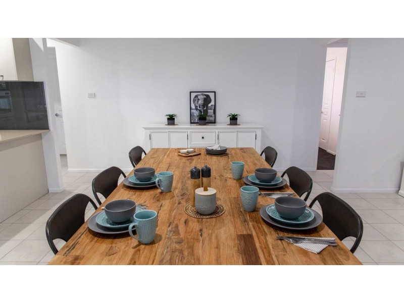 8 Lakeaire Circuit, Cameron Park NSW 2285