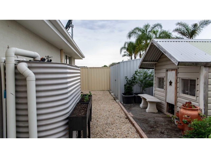 8 Lakeaire Circuit, Cameron Park NSW 2285