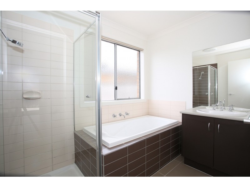 129 Viewgrand Drive, Berwick VIC 3806