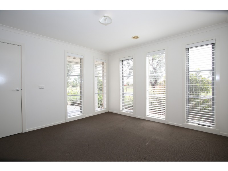 129 Viewgrand Drive, Berwick VIC 3806