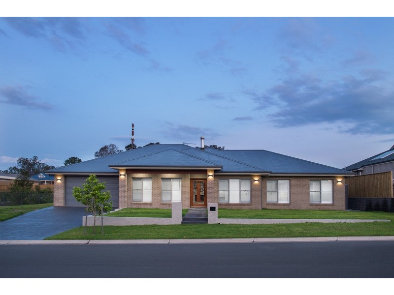 7 Caley Street, The Oaks NSW 2570