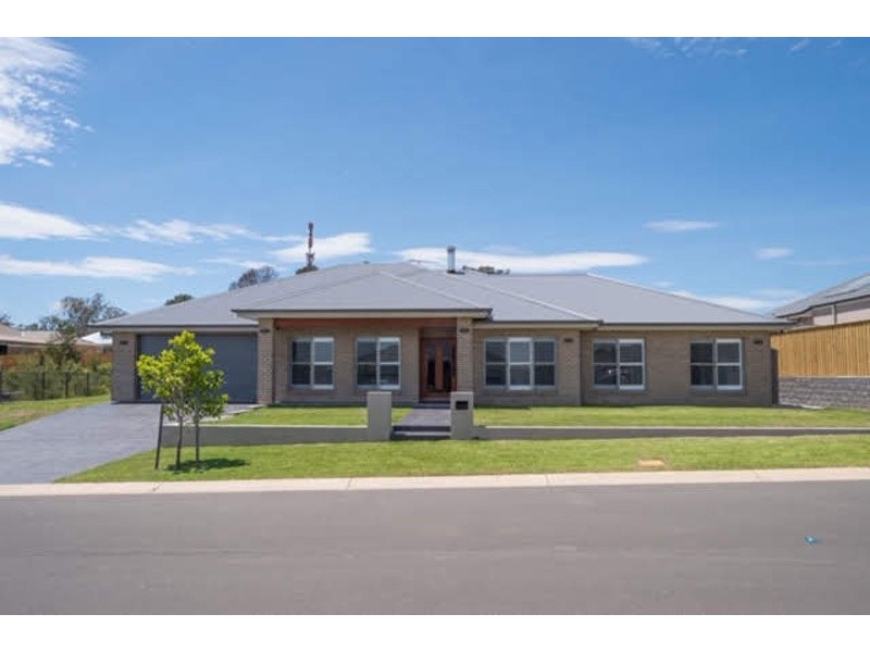 7 Caley Street, The Oaks NSW 2570