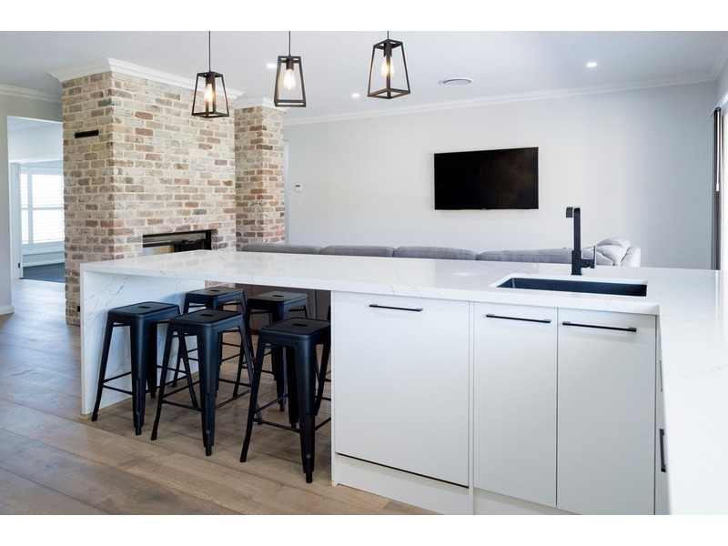 7 Caley Street, The Oaks NSW 2570