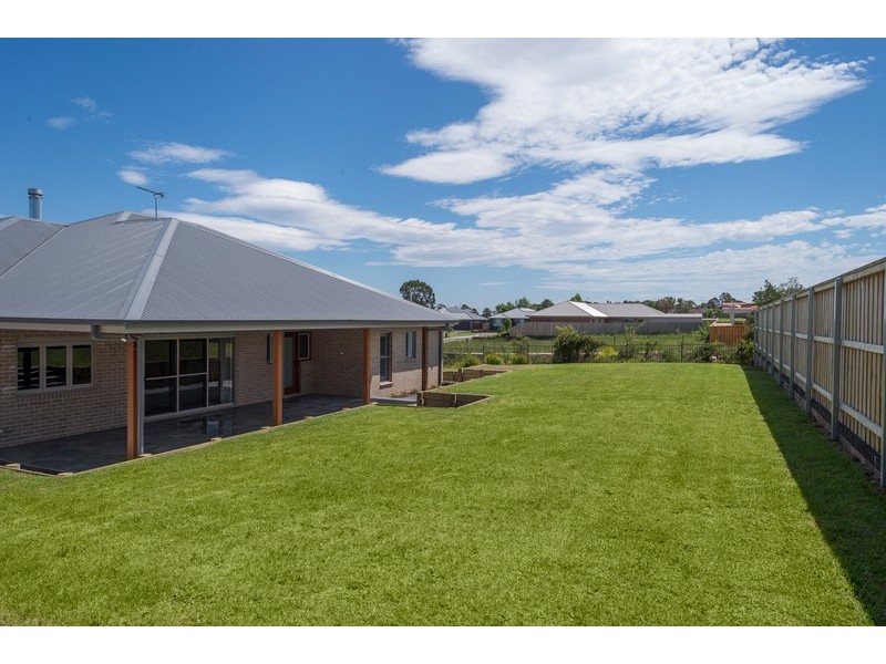 7 Caley Street, The Oaks NSW 2570