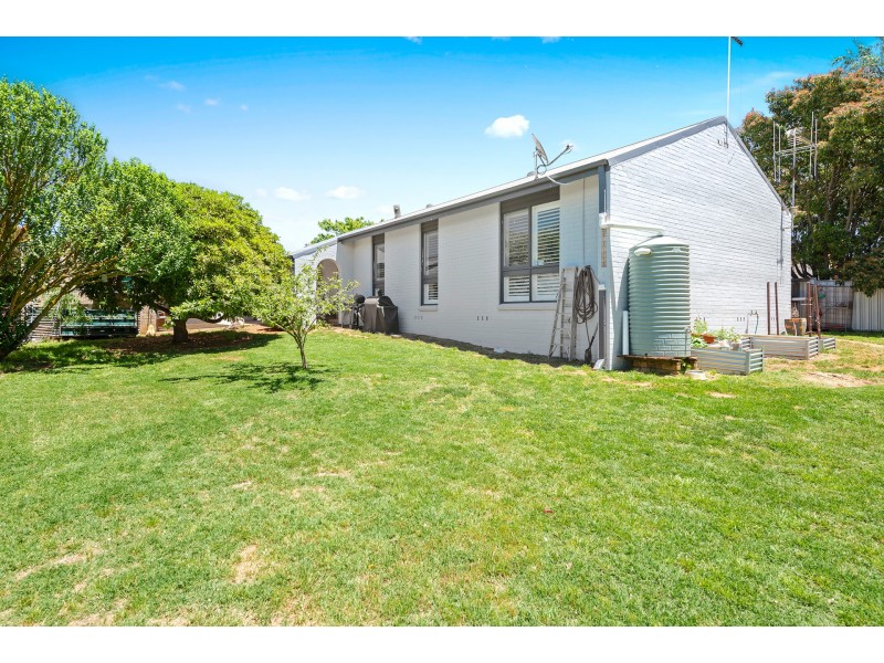 9 Stirling Place, Blayney NSW 2799